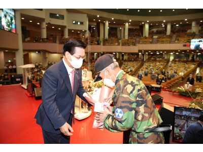 여의도순복음교회 10년째 ‘6·25 참전용사 초청 격려금 전달