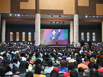 이영훈 목사 아프리카 가나서 ‘4차원의 영성’ 선포