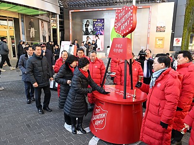 여의도순복음교회, 명동서 구세군 자선냄비 모금 훈훈