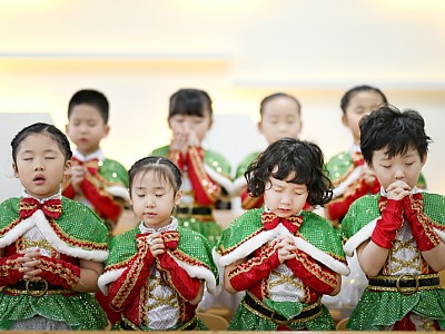 “마음의 구유 비우고 예수님 모시자” 여의도순복음교회 성탄축하예배